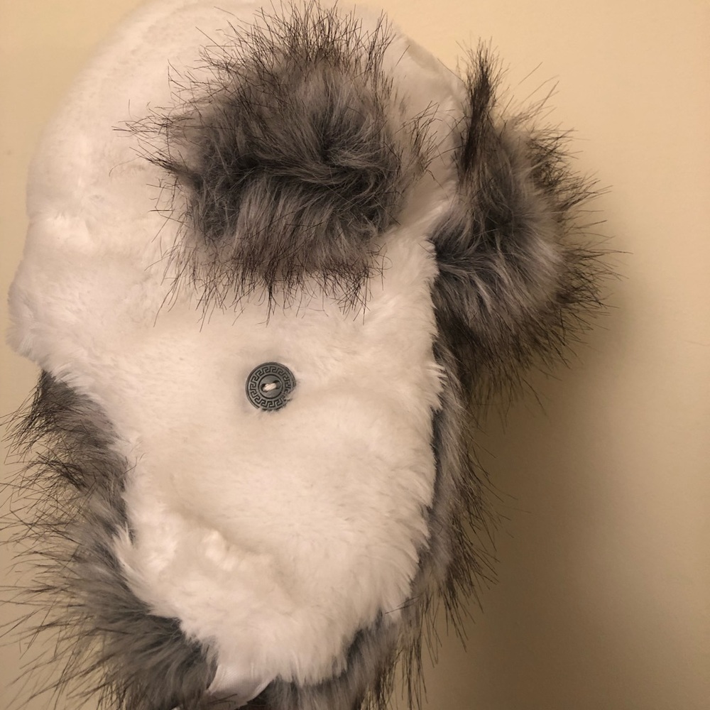 White & Grey FAUX FUR Trapper Hat (SCREAMER).